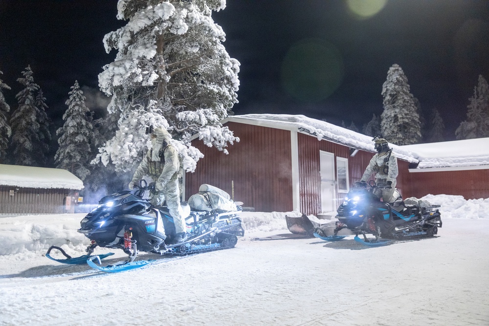 Recon Marines sharpen winter warfighting skills in Sweden