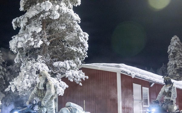 Recon Marines sharpen winter warfighting skills in Sweden