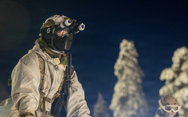 Recon Marines sharpen winter warfighting skills in Sweden