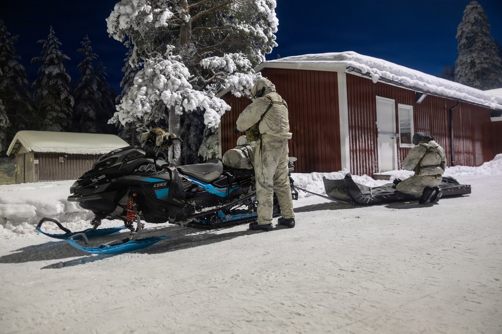 Recon Marines sharpen winter warfighting skills in Sweden