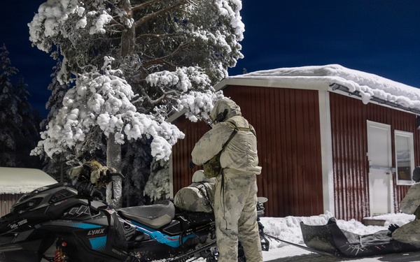 Recon Marines sharpen winter warfighting skills in Sweden