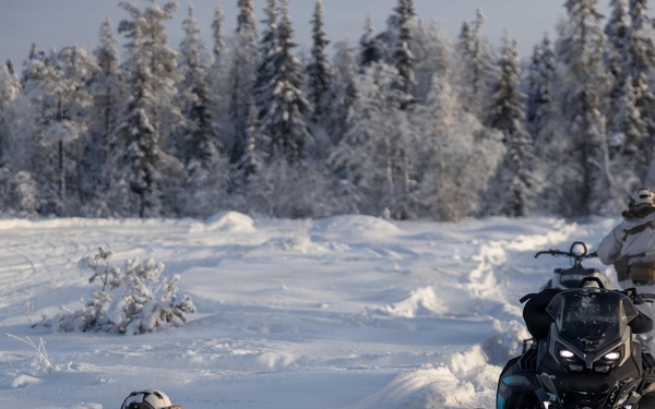 Recon Marines sharpen winter warfighting skills in Sweden