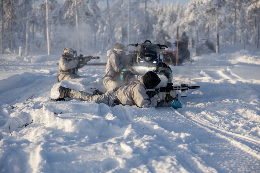 Recon Marines sharpen winter warfighting skills in Sweden