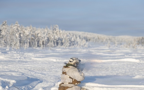 Recon Marines sharpen winter warfighting skills in Sweden