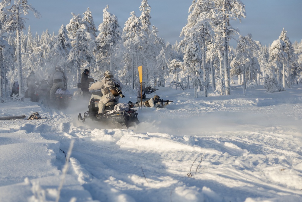 Recon Marines sharpen winter warfighting skills in Sweden