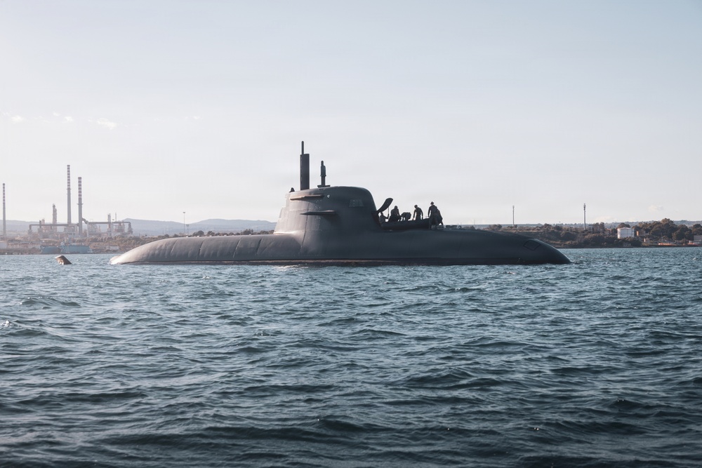 U.S. Recon Marines Launch Raiding Craft Operations from Submarine in Italy