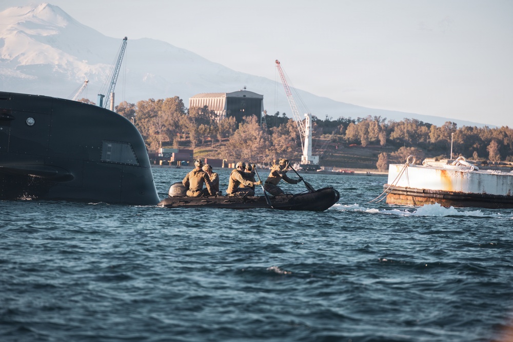 U.S. Recon Marines Launch Raiding Craft Operations in Italy