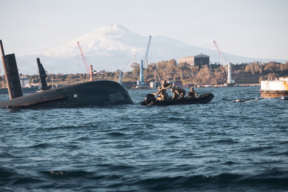 U.S. Recon Marines Launch Raiding Craft Operations in Italy