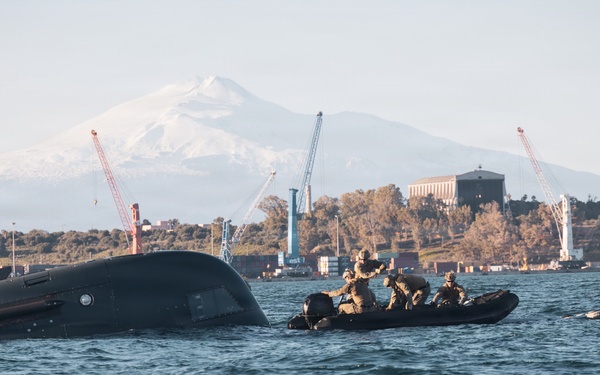U.S. Recon Marines Launch Raiding Craft Operations in Italy