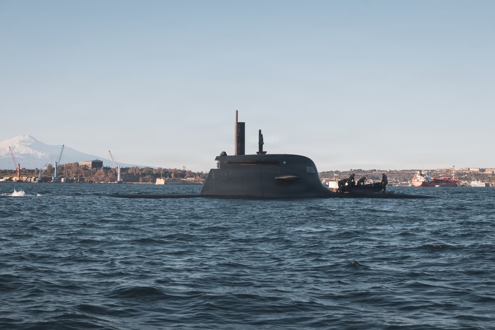 U.S. Recon Marines Launch Raiding Craft Operations in Italy