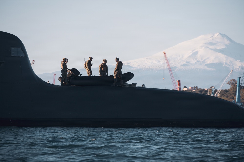 U.S. Recon Marines Launch Raiding Craft Operations in Italy