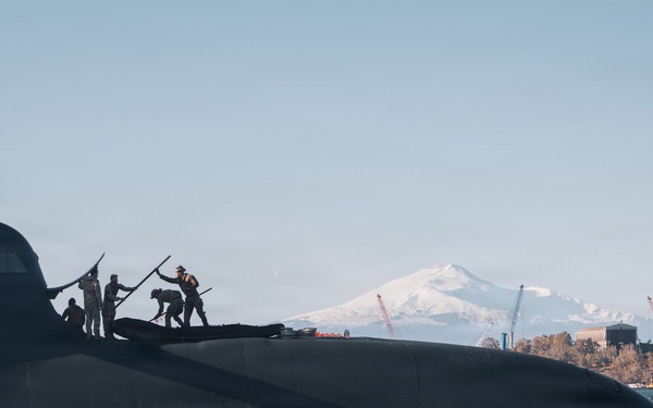 U.S. Recon Marines Launch Raiding Craft Operations from Submarine in Italy