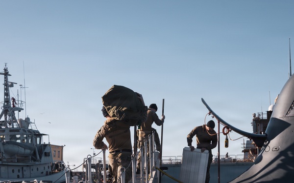 U.S. Recon Marines Launch Raiding Craft Operations from Submarine in Italy