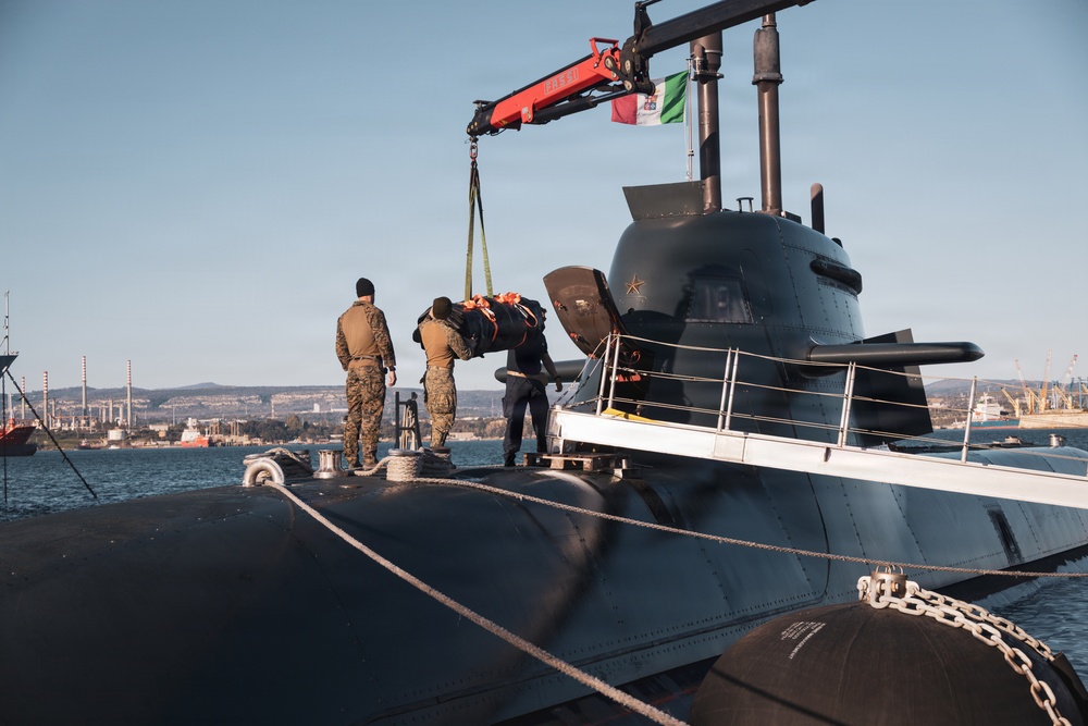 U.S. Recon Marines Launch Raiding Craft Operations from Submarine in Italy