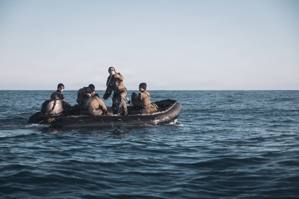 U.S. Recon Marines Deploy Sonobuoys Off Italy’s Coast