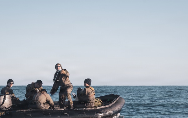 U.S. Recon Marines Deploy Sonobuoys Off Italy’s Coast