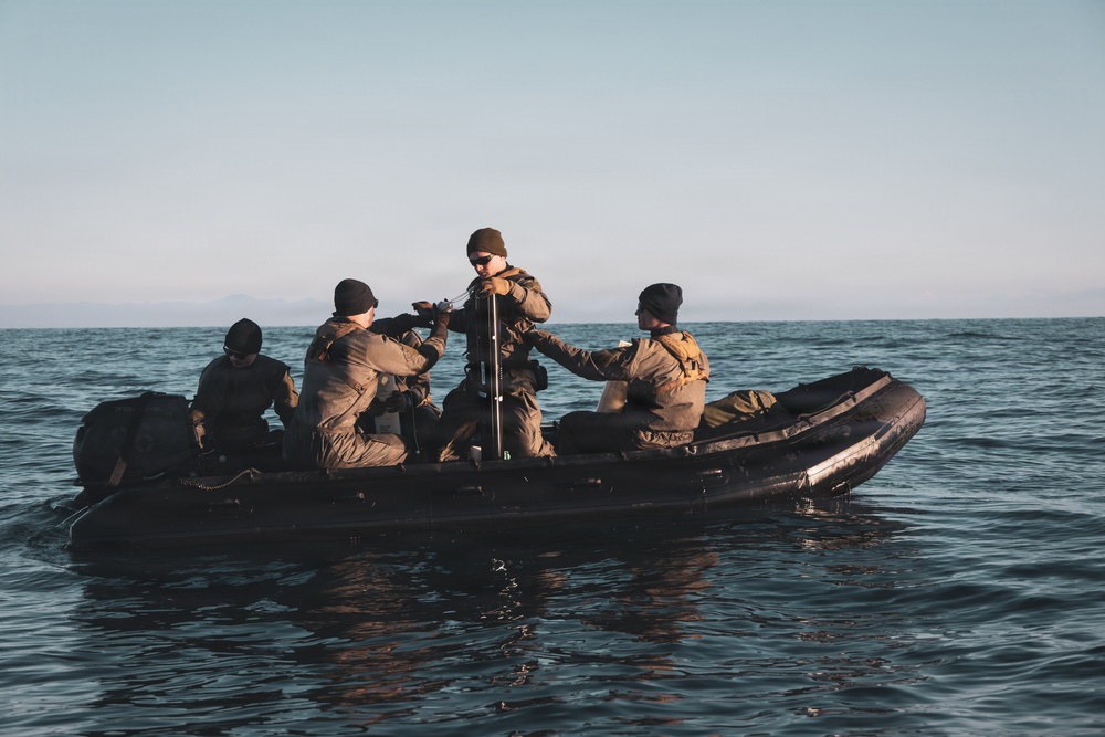 U.S. Recon Marines Deploy Sonobuoys Off Italy’s Coast