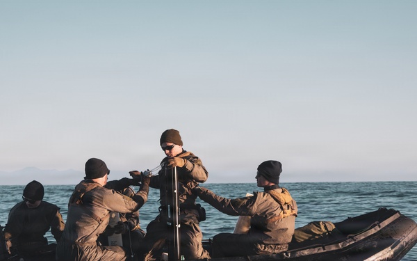 U.S. Recon Marines Deploy Sonobuoys Off Italy’s Coast