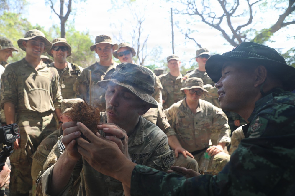 US Soldiers learn jungle survival from RTA Special Warfare Instructor