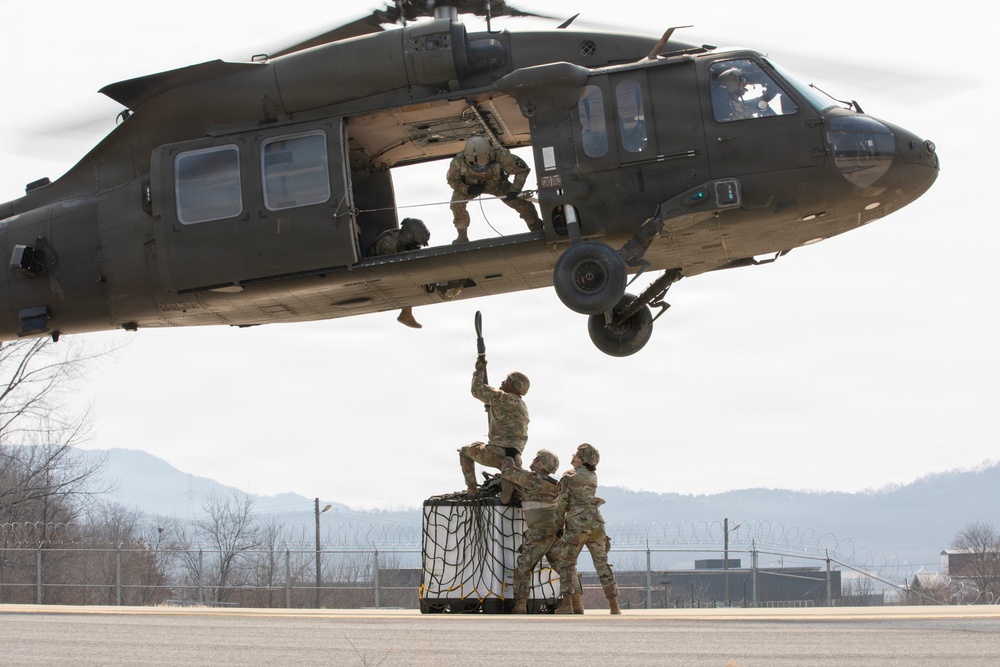 USAMMC-K conducts sling load exercise