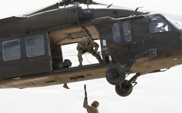 USAMMC-K conducts sling load exercise