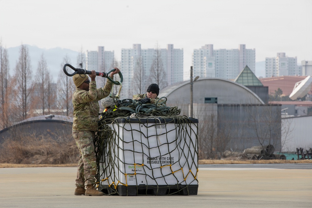 USAMMC-K conducts sling load exercise