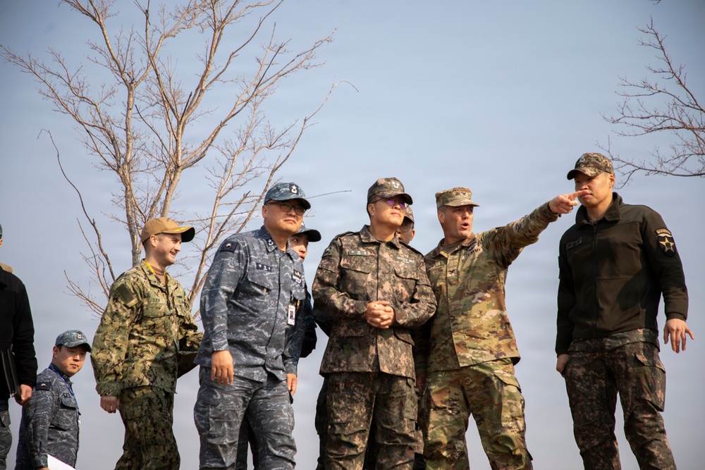 2CAB Commander briefs ROK 2nd Fleet Commanders on Talon Reach