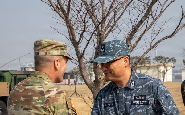 2CAB Commander briefs ROK 2nd Fleet Commanders on Talon Reach