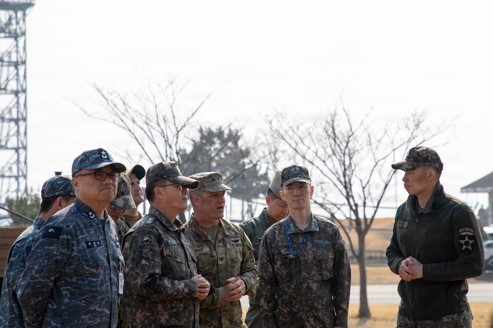 2CAB Commander briefs ROK 2nd Fleet Commanders on Talon Reach