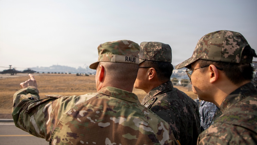 2CAB Commander briefs ROK 2nd Fleet Commanders on Talon Reach