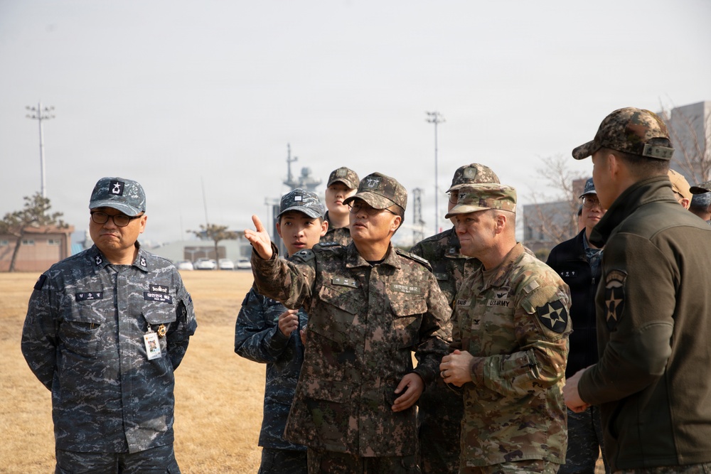 2CAB Commander briefs ROK 2nd Fleet Commanders on Talon Reach