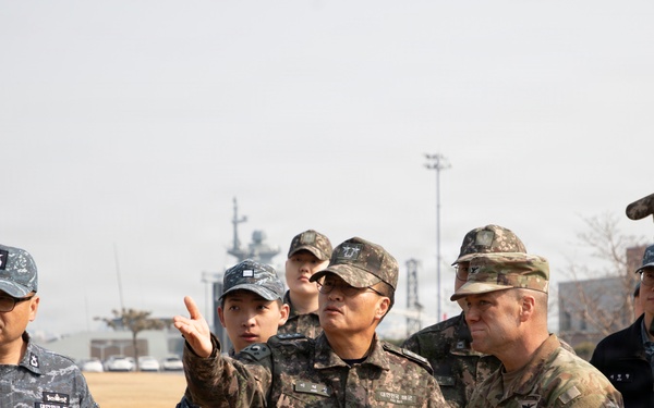 2CAB Commander briefs ROK 2nd Fleet Commanders on Talon Reach