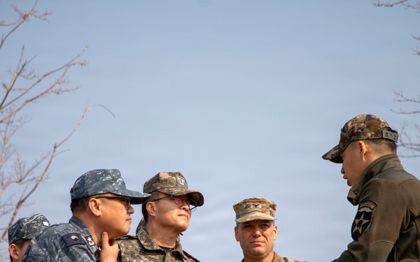 2CAB Commander briefs ROK 2nd Fleet Commanders on Talon Reach
