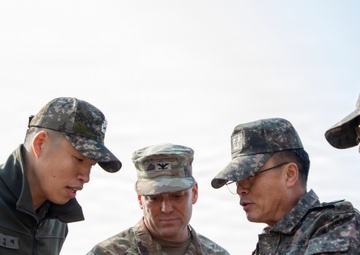 2CAB Commander briefs ROK 2nd Fleet Commanders on Talon Reach