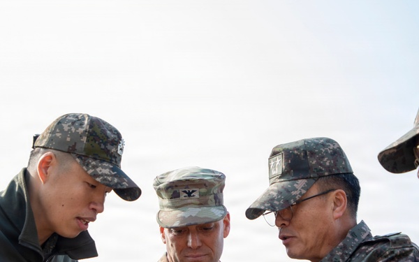 2CAB Commander briefs ROK 2nd Fleet Commanders on Talon Reach