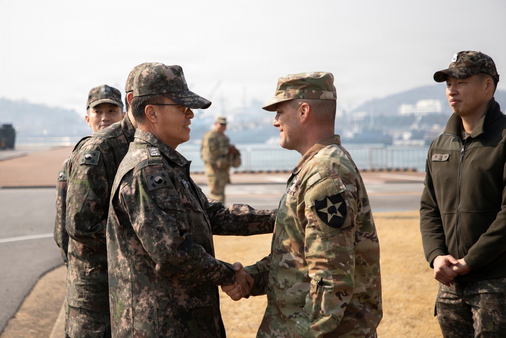 2CAB Commander briefs ROK 2nd Fleet Commanders on Talon Reach