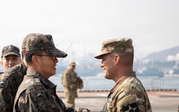 2CAB Commander briefs ROK 2nd Fleet Commanders on Talon Reach