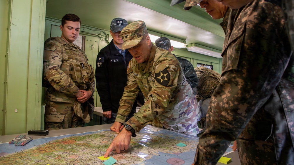 2CAB Commander briefs ROK 2nd Fleet Commanders on Talon Reach