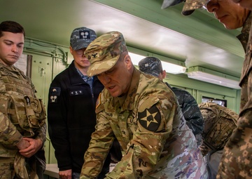 2CAB Commander briefs ROK 2nd Fleet Commanders on Talon Reach