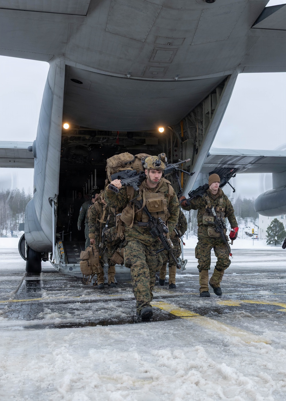 CORE26 | U.S. Marine Corps and German-French Binational Air Transport Squadron C-130 Aircraft Conduct a Combat Assault Transport During Arctic Exercise