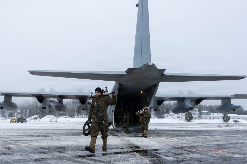 CORE26 | U.S. Marine Corps and German-French Binational Air Transport Squadron C-130 Aircraft Conduct a Combat Assault Transport During Arctic Exercise