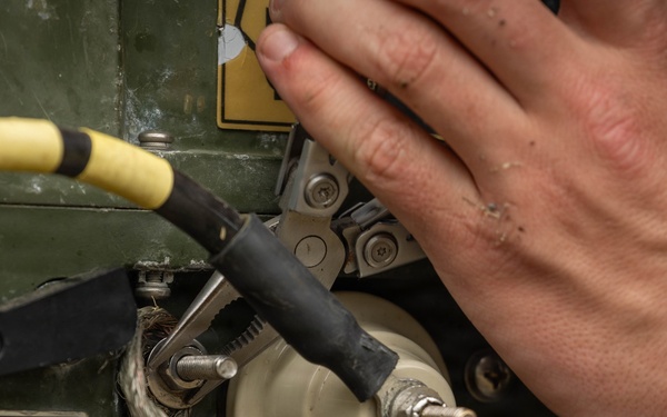 7th Communication Battalion Marines establish field communications capabilities during Stormbreaker 26.2