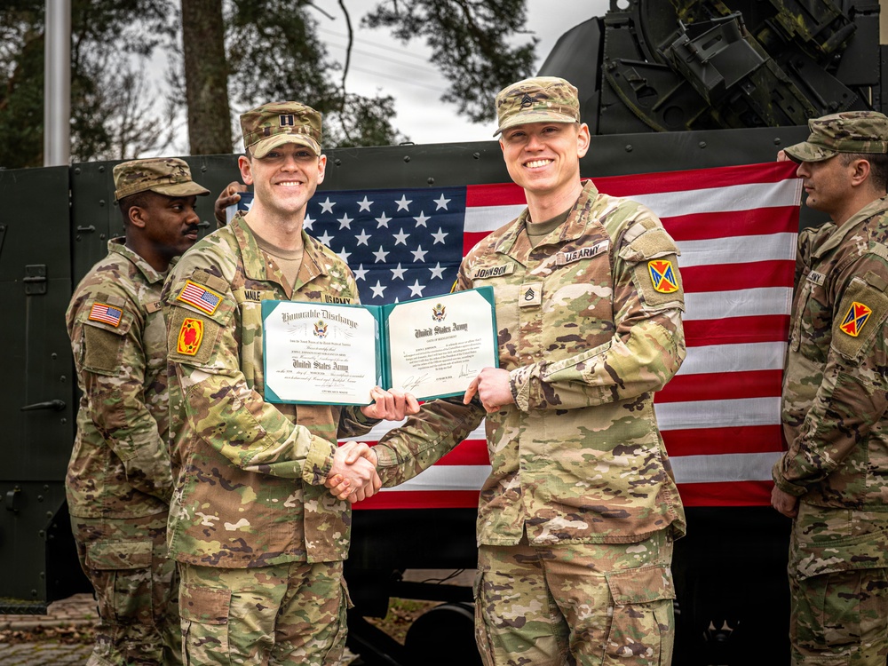 SSG Johnson Re-enlists with 10th AAMDC