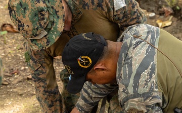 Jungle Operations Training Course - Panama: Machete techniques