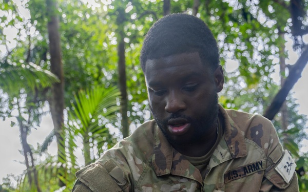 Jungle Operations Training Course - Panama: Machete techniques