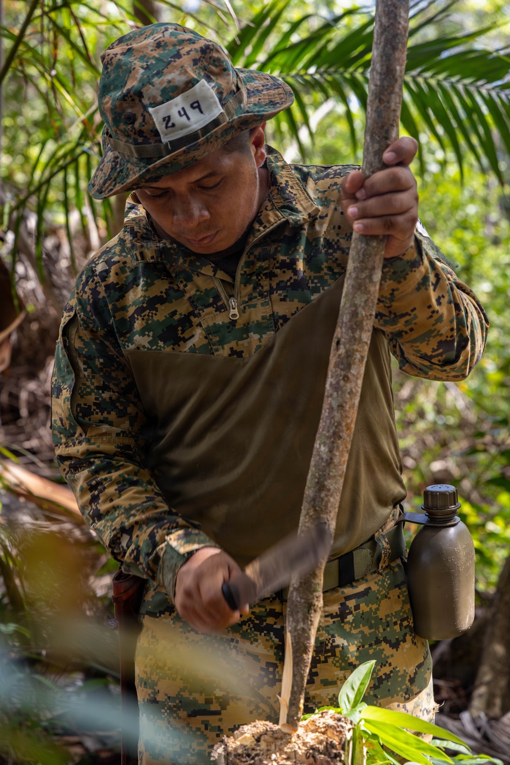 Jungle Operations Training Course - Panama: Machete techniques