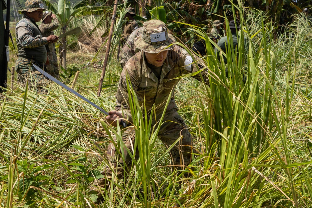 Jungle Operations Training Course - Panama: Machete techniques