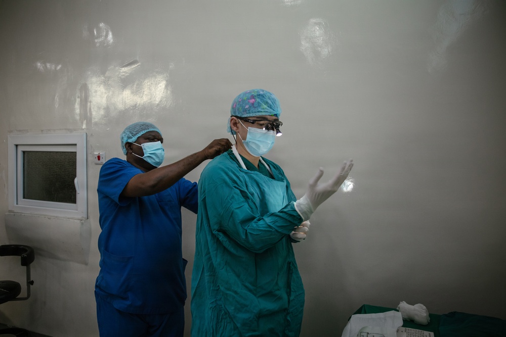 US Soldier performs surgery during the first-ever MEDREX in Tanzania as part of Justified Accord 2026