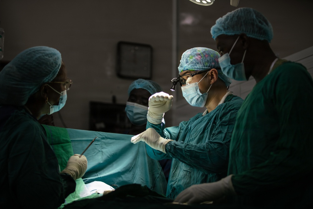 US Soldier performs surgery during the first-ever MEDREX in Tanzania as part of Justified Accord 2026