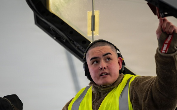 48 FW keeps operations hot at Cold Response